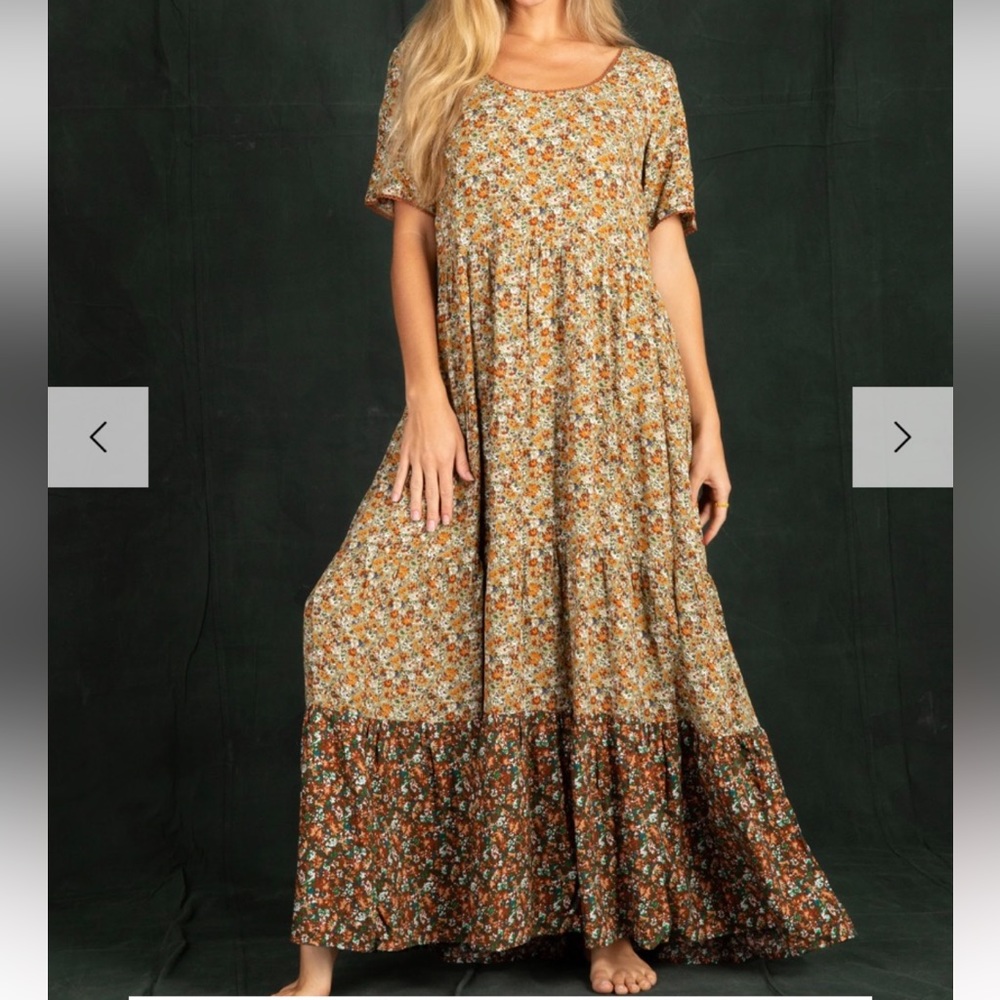 Gorgeous floral dress. Size small.